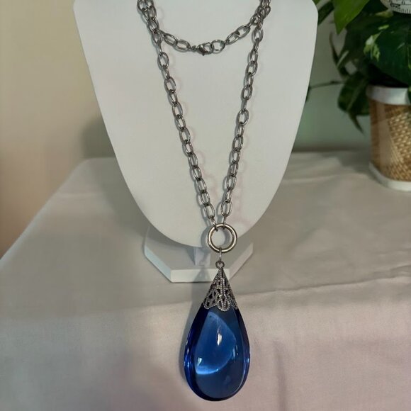 Beautiful Blue Color Pendant on a Silver Chain (31") for any occasion - Picture 6 of 15